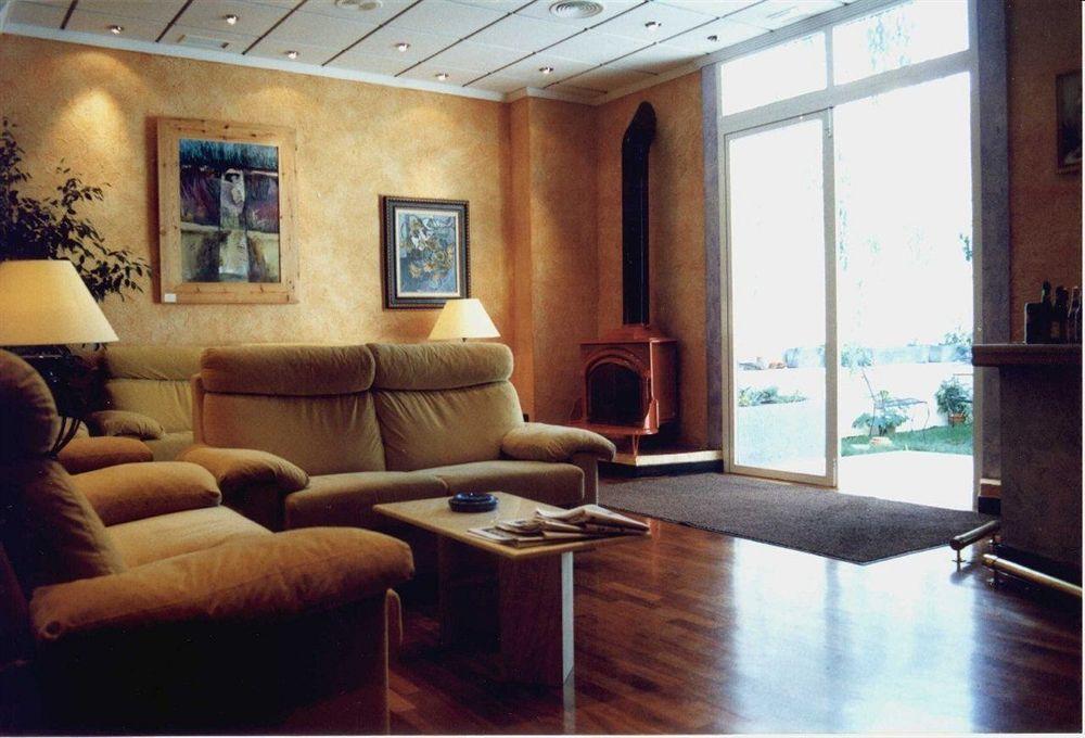 Hotel Tikar غاروشا المظهر الخارجي الصورة